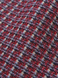 模块式和立体感表面结构在16/17秋冬是关键。 双色蜂窝和凸纹结构、微型立体感织花布和结构感色织将纹理和图像对比效果结合在一起，为西装和夹克面料增强立体感。这类设计主要采用多种材质的混纺，包含羊毛、涤纶和醋酸纤维。