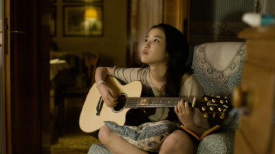 ♡『onIyU资源』IU 一天结束MV Original Still Cut ，饭今天新更的一天结束mv旧图，这个mv算是非常精品的mv了~ 每一帧都很好看，张张都能做电脑壁纸全42P打包:O网页链接 [来源:推特 cr.삶의아름다움 打包:七柯]