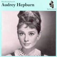 《Moon River》-Audrey Hepburn |《蒂凡尼的早餐》插曲。女主角奥黛丽·赫本演唱 ，并一举拿下当年奥斯卡最佳歌曲奖与最佳配乐奖 。该曲之后被众多明星翻唱。其中安迪·威廉姆斯的版本最广为流传，而由中国作家王雨然…