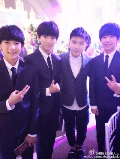 “年纪最大的，身高最矮的 ”…哦，没错，那个BOY就是我 ～@TFBOYS-王俊凯 @TFBOYS-王源 @TFBOYS-易烊千玺