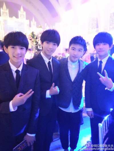 “年纪最大的，身高最矮的 ”…哦，没错，那个BOY就是我 ～@TFBOYS-王俊凯 @TFBOYS-王源 @TFBOYS-易烊千玺