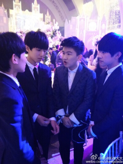 “年纪最大的，身高最矮的 ”…哦，没错，那个BOY就是我 ～@TFBOYS-王俊凯 @TFBOYS-王源 @TFBOYS-易烊千玺