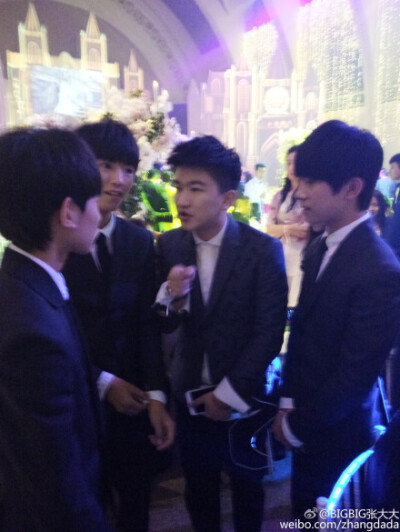 “年纪最大的，身高最矮的 ”…哦，没错，那个BOY就是我 ～@TFBOYS-王俊凯 @TFBOYS-王源 @TFBOYS-易烊千玺