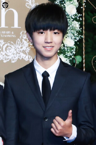 看到小鹿的长长睫毛会想你 看到阳光暖暖洒下来会想你 即使你在我眼前 还是忍不住想你@TFBOYS-王俊凯