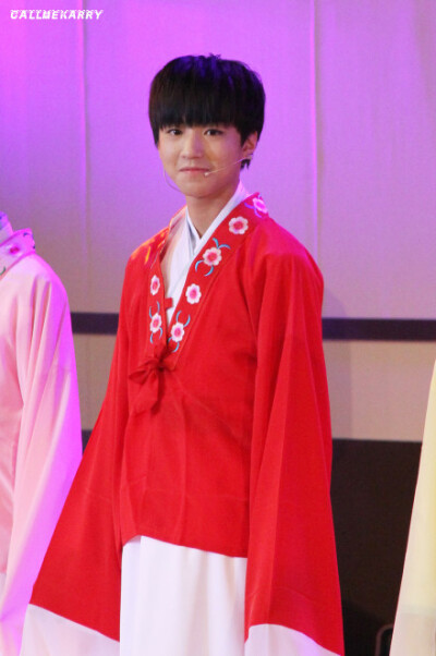 #王俊凯##TFBOYS王俊凱# 你惊鸿一瞥，似秋雨点落人间，在梦境里面，滚烫了一双眼，融化的故事叫做永远。@TFBOYS-王俊凯