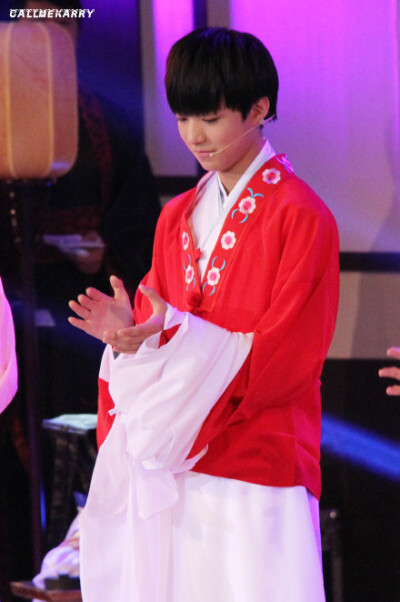 #王俊凯##TFBOYS王俊凱# 你惊鸿一瞥，似秋雨点落人间，在梦境里面，滚烫了一双眼，融化的故事叫做永远。@TFBOYS-王俊凯