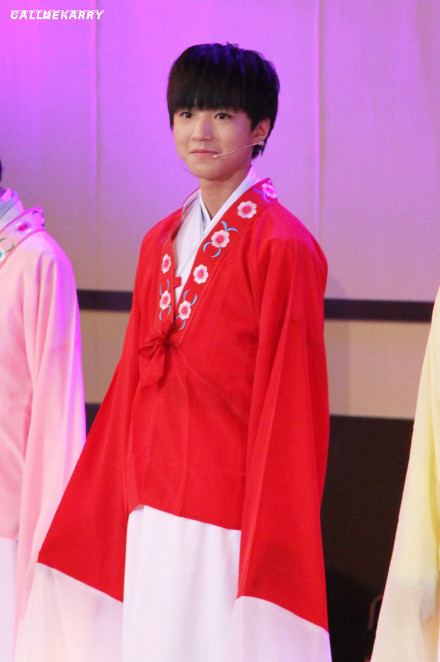 #王俊凯##TFBOYS王俊凱# 你惊鸿一瞥，似秋雨点落人间，在梦境里面，滚烫了一双眼，融化的故事叫做永远。@TFBOYS-王俊凯