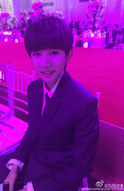 #TFBOYS三人行#阳光灿烂笑容天真无邪的#王源#想知道我最喜爱谁嚒？看图就懂勒！Real帅的pose#王俊凯#你在跟那位妮子聊天昵瞧…#易烊千玺#的表情好像知道些什么，你能参透多少…我猜是女票你们猜的是…（PS：谁说我是…