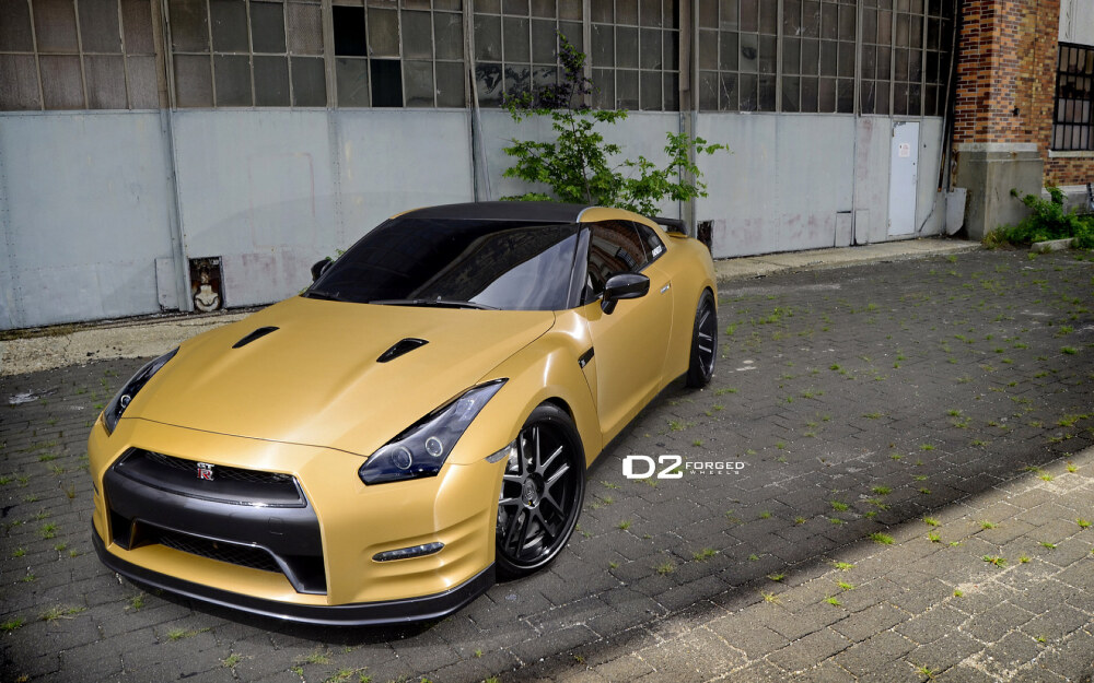 日產(chǎn)R35 GT-R炫酷跑車(chē)寬屏壁紙