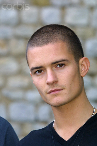 com #ob大事记#2001年5月11日,peter jackson带领的魔戒剧组在戛纳