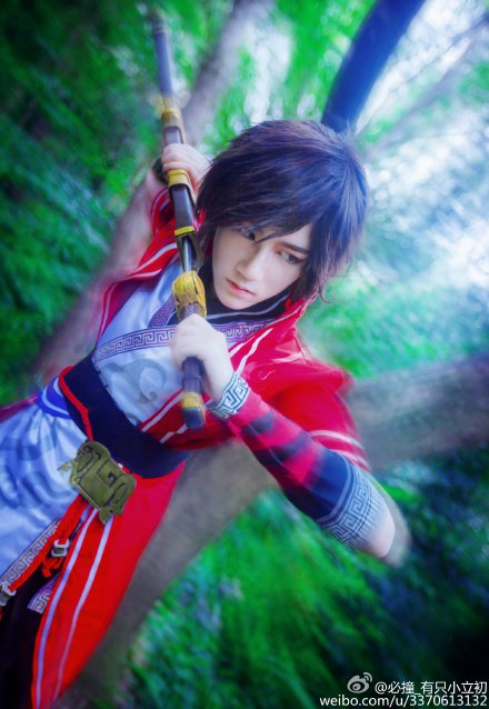 #COS正片# # 画江湖之不良人# 希望没有让大家失望。 轩@立初_有支小铅笔 ； 凡 @小爱高三加油i ；云@coser猫控 ；雪@必撞_有只小立初 ；白@山山的小池塘 ；黑@逗比团团长VV ；女帝@然而并不能吃的宵夜 ；摄影@胖大珊 ；妆面@山山的小池塘 ；后期@鼻屎狂 、老鼠、伊泽；后勤=全团。团片五云轩向敬上。