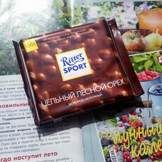 俄罗斯进口 整棵榛仁夹心Ritter Sport/瑞特波德全榛子黑巧克力