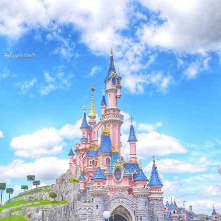 Shanghai Disney Resort 上海迪士尼乐园 于明年开园。据说可以承办公主主题婚礼，简直不能太棒 ~