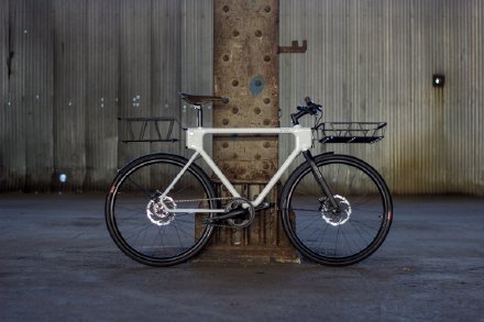 EVO自行车，如此简练且富有设计感，来自美国HUGE DESIGN。（evoutilitybike.com）【相关推荐：O尖峰视界】