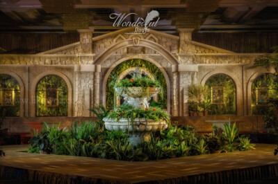 梦境中的岛屿低语婉转，真实如流萤。这里有莫吉托的情人，也有循环绵延的永恒。记忆的倒影在这里重现，瞬息间的迷幻雕刻成电影。时光明媚了一夏季，恒久等待你的光顾。WonderfulDays婚礼秀《岛。TheIsland》