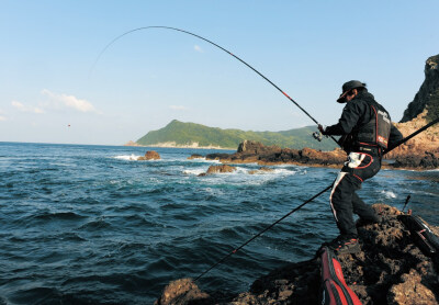 玩海钓 矶钓的钓鱼人