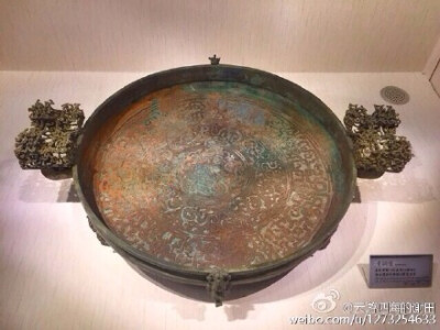 镶嵌红铜，失蜡法，榫卯铸接，还有铭文。