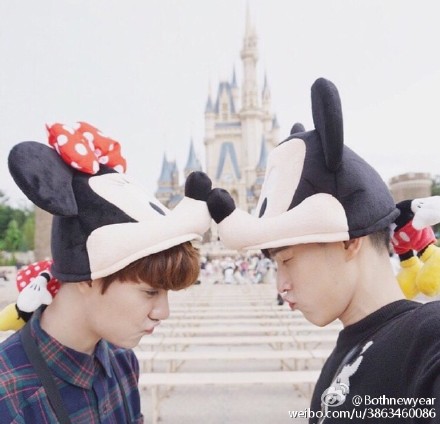 Minnie &amp;amp; mickey kiss 