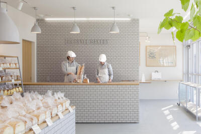 这间位于日本群马县桐生市的面包店Style Bakery，其实是一间老店铺，它于1930年开始经营，由SNARK对其进行了翻新改造，整个房间的内饰以清新明亮，将简约有力的元素融合在一起，将美好的食物分享给顾客的同时，带来…