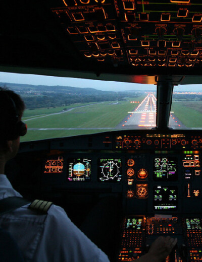 飞机的驾驶舱，我去！真的是帅得掉渣啊！！！