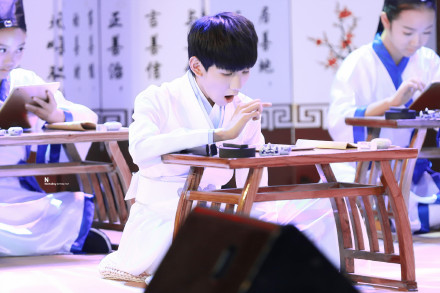 151004 @TFBOYS-王源 急需一些粉红屁！