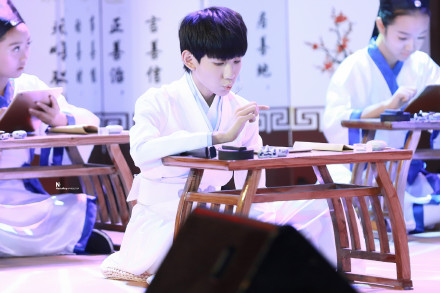 151004 @TFBOYS-王源 急需一些粉红屁！