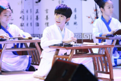 151004 @TFBOYS-王源 急需一些粉红屁！