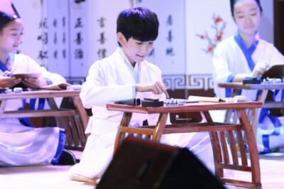 151004 @TFBOYS-王源 急需一些粉红屁！