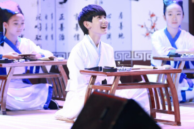 151004 @TFBOYS-王源 急需一些粉红屁！