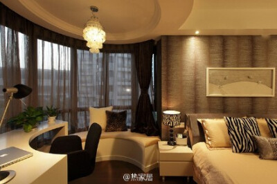 【129㎡咖色质感简约家】主卧弧形阳台改书房