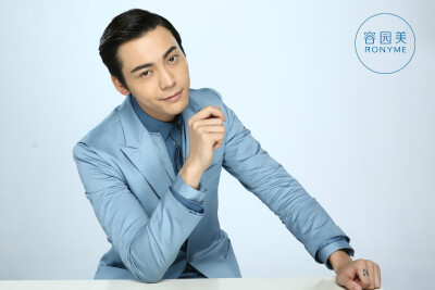 【陈伟霆】【cwt】【陈等等】 容园美 (图源： 容园美官博)