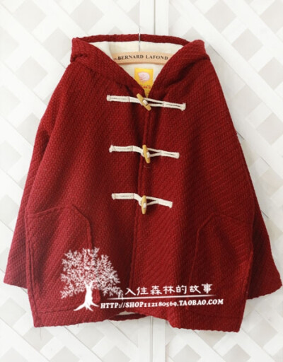 很喜欢这件衣服的版型，牛角扣很喜欢，局的搭配宽松毛呢短裤或者中裤穿很好看