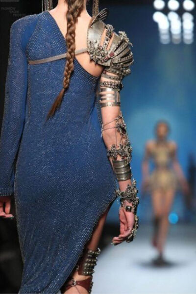 让·保罗·高提耶 (Jean-Paul Gaultier) 服饰设计