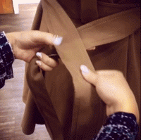 教妹纸们如何在衣服上绑一个漂亮的蝴蝶结，超实用！