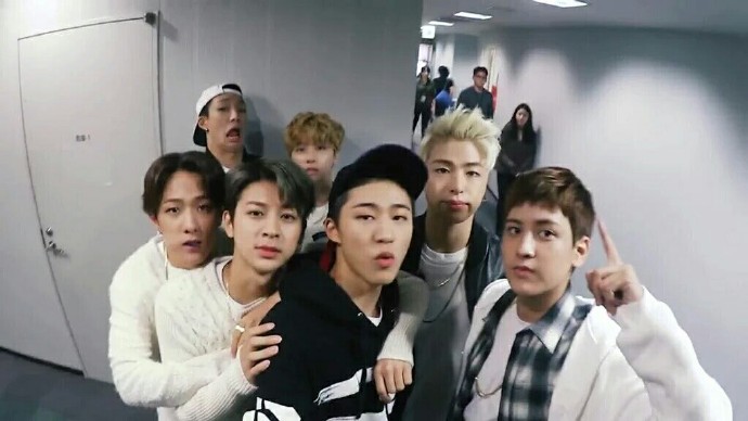 #iKON#成员#B.I##Bobby##金振焕##具俊会##宋允亨##金东赫##郑粲右#。专辑#WELCOMEBACK#半专歌曲1.#WELCOMEBACK#2.#RHYTHMTA#3.#MYTYPE#4.#TODAY#5.#AIRPLANE#6.#M.U.P.#。#20151116#新主打曲#APOLOGY#另一首副主打#ANTHEM#快要来中国了大家期待吗？值得关注的组合[赞][赞][赞][赞][赞][赞][赞]