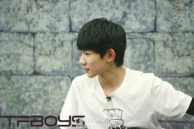 【预告】今晚七点，金鹰卡通《疯狂的麦咭》第三季，来看长高长壮的TFBOYS再次闯关石头城吧！节目开播前，大家先通过我们本周的《TFBOYS观察日记》来看看麦咭录制背后的TFBOYS吧LTFBOYS观察日记02