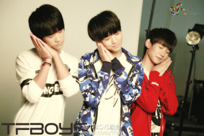 【预告】今晚七点，金鹰卡通《疯狂的麦咭》第三季，来看长高长壮的TFBOYS再次闯关石头城吧！节目开播前，大家先通过我们本周的《TFBOYS观察日记》来看看麦咭录制背后的TFBOYS吧LTFBOYS观察日记02