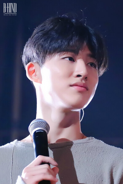 #iKON#成员#B.I##Bobby##金振焕##具俊会##宋允亨##金东赫##郑粲右#。专辑#WELCOMEBACK#半专歌曲1.#WELCOMEBACK#2.#RHYTHMTA#3.#MYTYPE#4.#TODAY#5.#AIRPLANE#6.#M.U.P.#。#20151116#新主打曲#APOLOGY#另一首副主打#A…