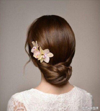 很美的韩式新娘发型,简单美观，你们喜欢哪一款呢？想学习这些#发型#知识，关注我每天随机指导