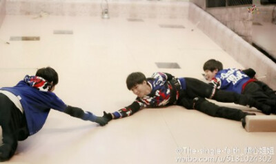 #TFBOYS石头城探险记#这一幕，是我团永远的硬气！