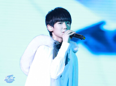 【王源 1108王源的森林小夜曲生日会】151108 生日会 ——O网页链接 王长苏 cr：@Memorable_Melody