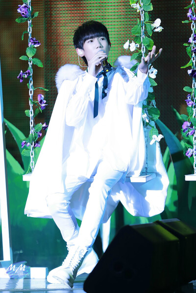 【王源 1108王源的森林小夜曲生日会】151108 生日会 ——O网页链接 王长苏 cr：@Memorable_Melody