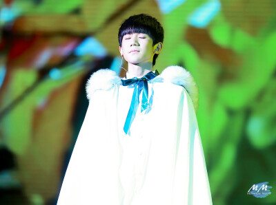 【王源 1108王源的森林小夜曲生日会】151108 生日会 ——O网页链接 王长苏 cr：@Memorable_Melody