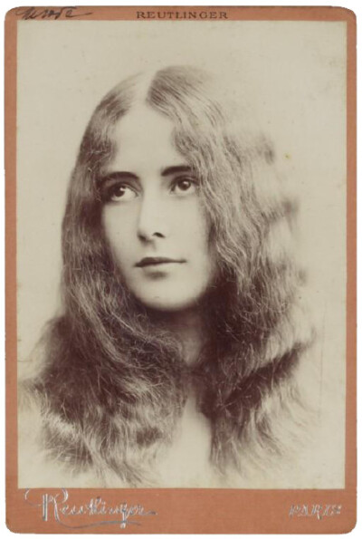 Cléopatra Diane de Mérode 法国美好时代的著名舞者，1896年巴黎选美冠军。她的美丽吸引了奥地利维也纳分离派著名画家古斯塔夫·克里姆特注意。2006年电影《Klimt》中的Lea de Castro就是以Cléopatra Diane de Mérode…