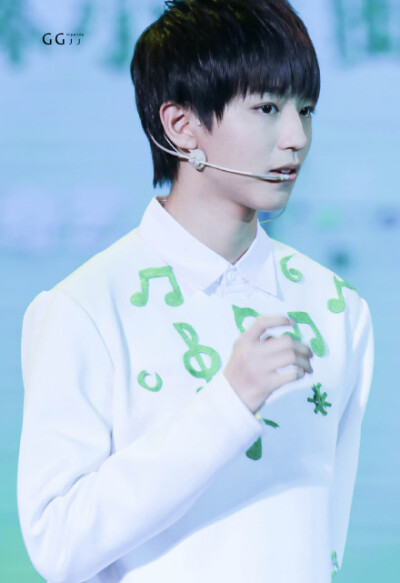 @TFBOYS-王俊凯 你很开心吼