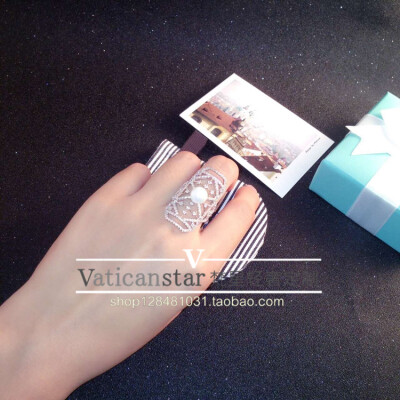 apm独家高端定制 复古镂空雕花微镶贝珠盾牌戒指