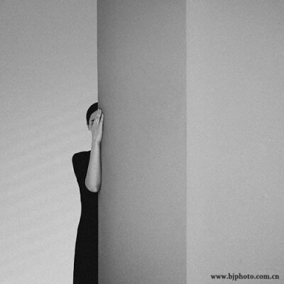 Noell Oszvald 黑白、线条、极简风格人像