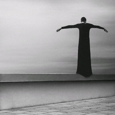 Noell Oszvald 黑白、线条、极简风格人像