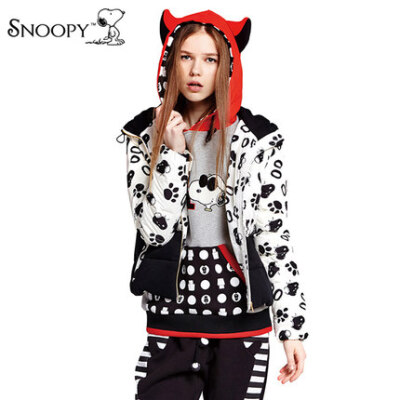 Snoopy/史努比秋冬新品女装甜美可爱卡通印花连帽短款保暖羽绒服