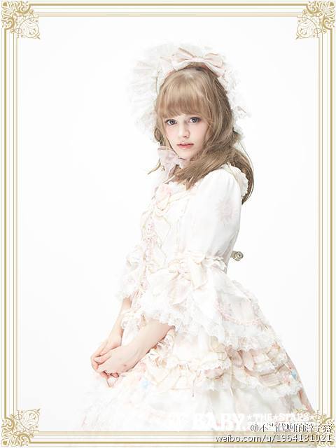 #ダコタローズ# A&amp;amp;P 15年茶会款 La Belle et la secret de la rose Dress 之前茶会绘本目录的摄影图